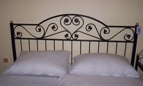 Kovaná postel