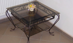 Kovaný stolík